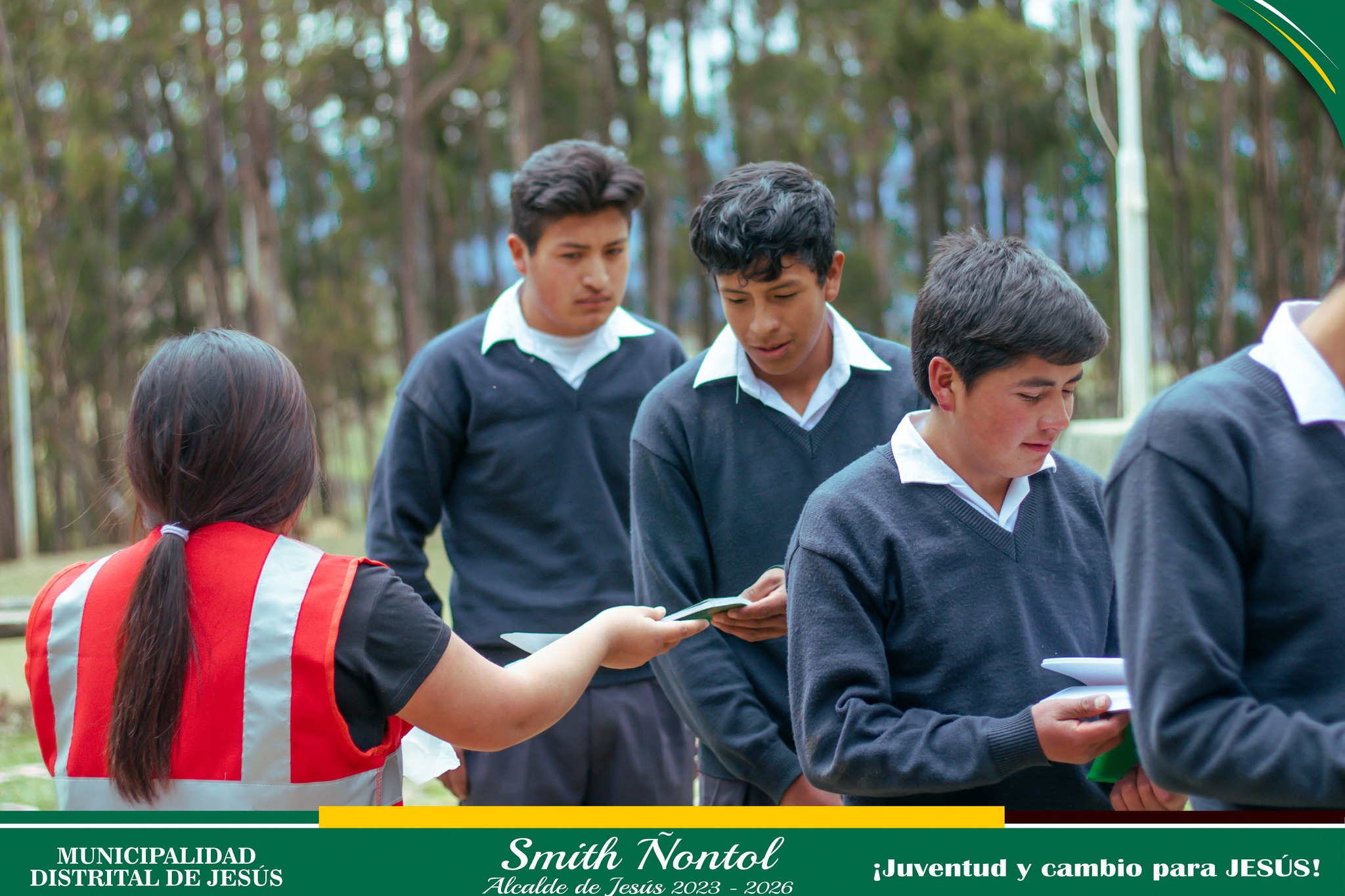 Entrega de donaciones a la I.E. "Cesar Vallejo"