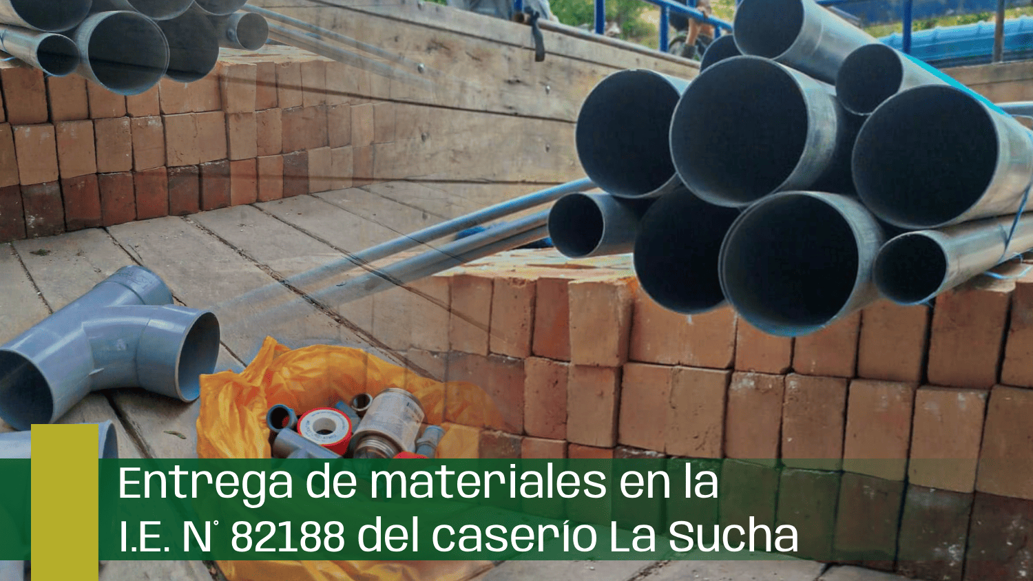 Entrega de materiales en la I.E. N° 82188 del caserío La Sucha
